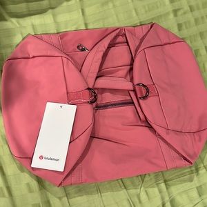 NWT Lululemon Duffle Bag w/ Shoulder Strap - Brier/Mauve Rose